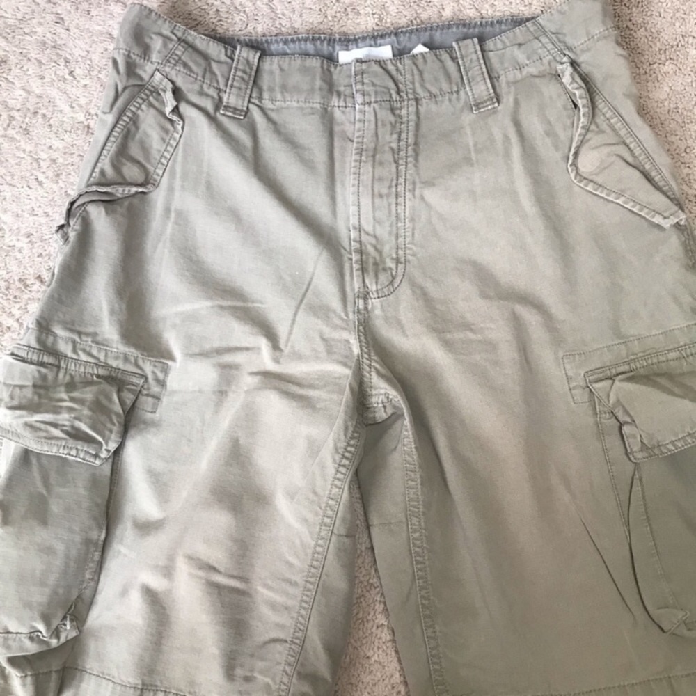 Gap Khaki shorts